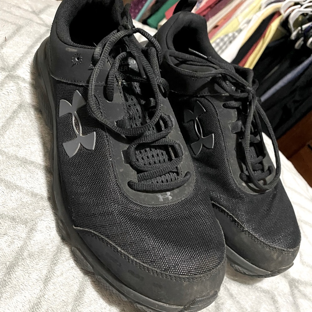 Mens UA shoes